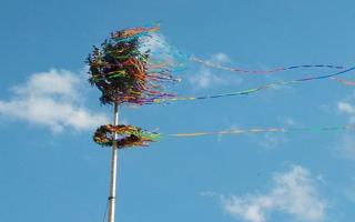 Stavění májky v Kolovči